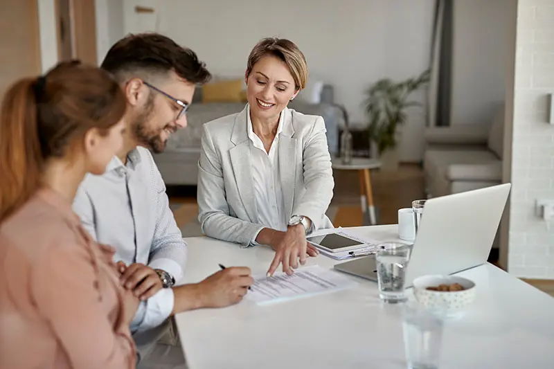 a specialist providing contract consulting services
